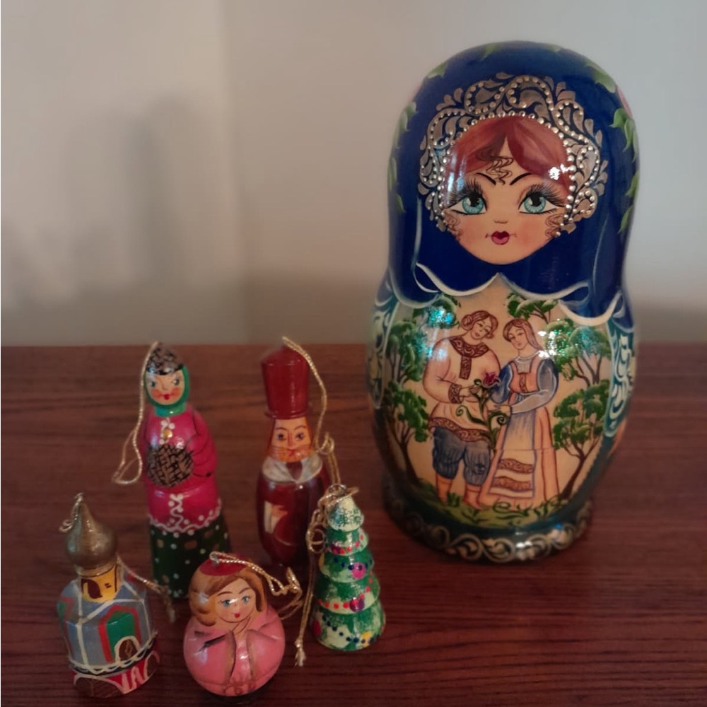 Hand-Painted Russian Nesting Dolls Set - Blue and Multicolor